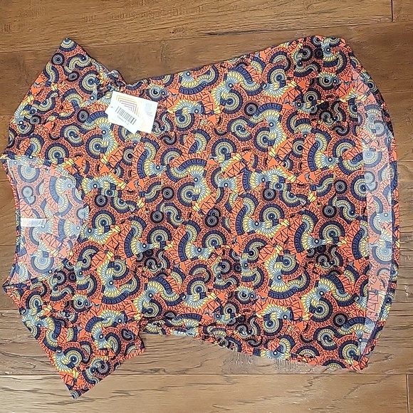 Lot of 8 Lularoe Tees, Some NWT, Size L - Picture 8 of 9